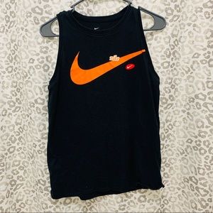 Nike workout too size medium
